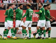 乐鱼官网-波兰队备战爱尔兰，队员全力拼搏争取胜利