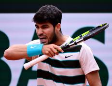 乐鱼-包含日本网球队爆冷意大利网球队，阿尔卡拉斯绝境逆转的词条