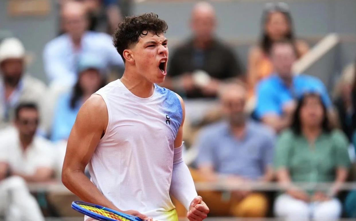 乐鱼体育app-包含法国网球队险胜美国网球队，兹维列夫统治全场的词条