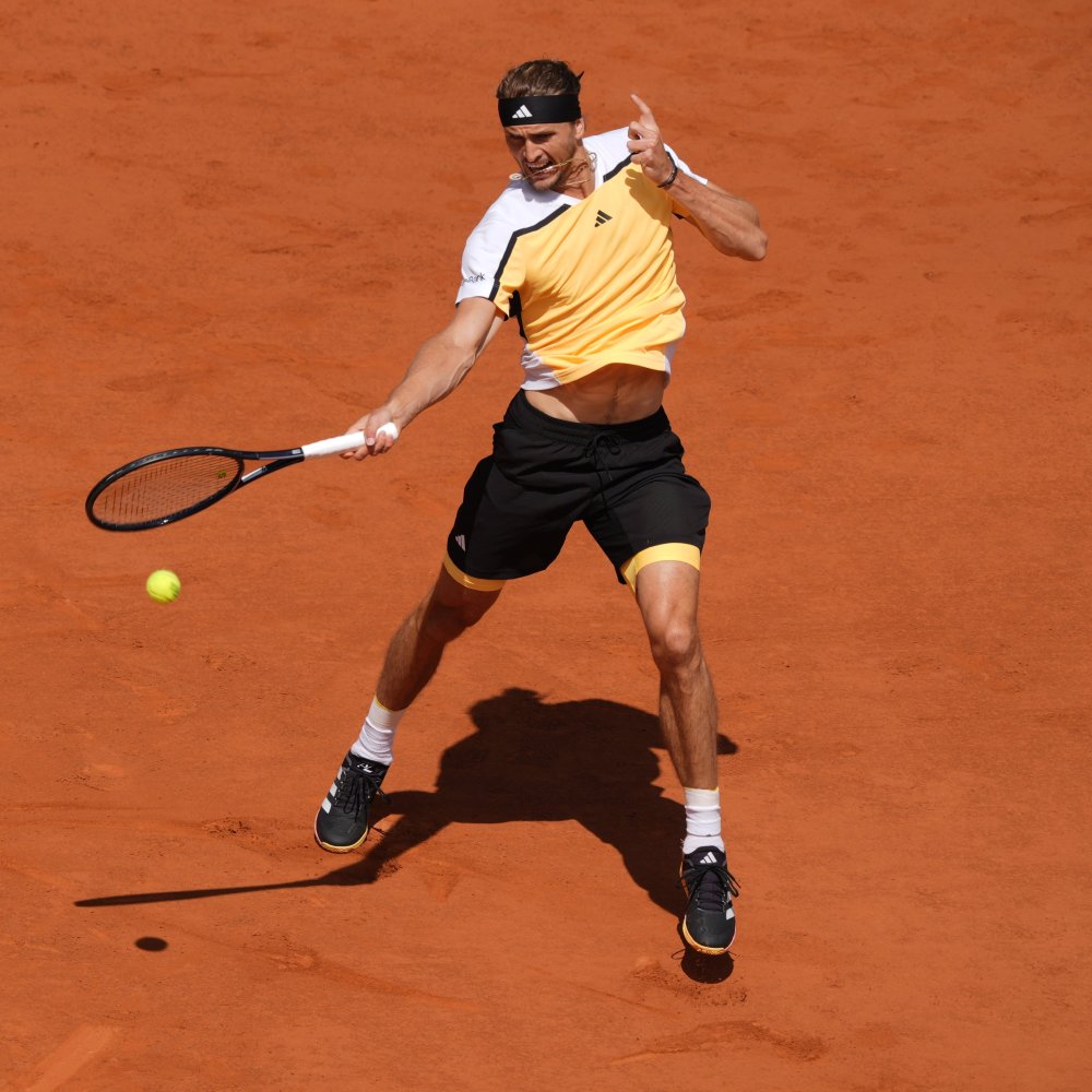 乐鱼体育app-包含法国网球队险胜美国网球队，兹维列夫统治全场的词条